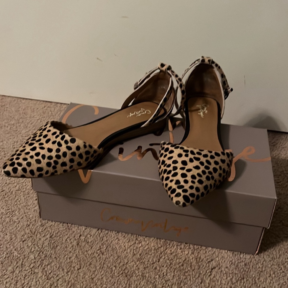 Cheetah flats. In good condition! They are so cute.